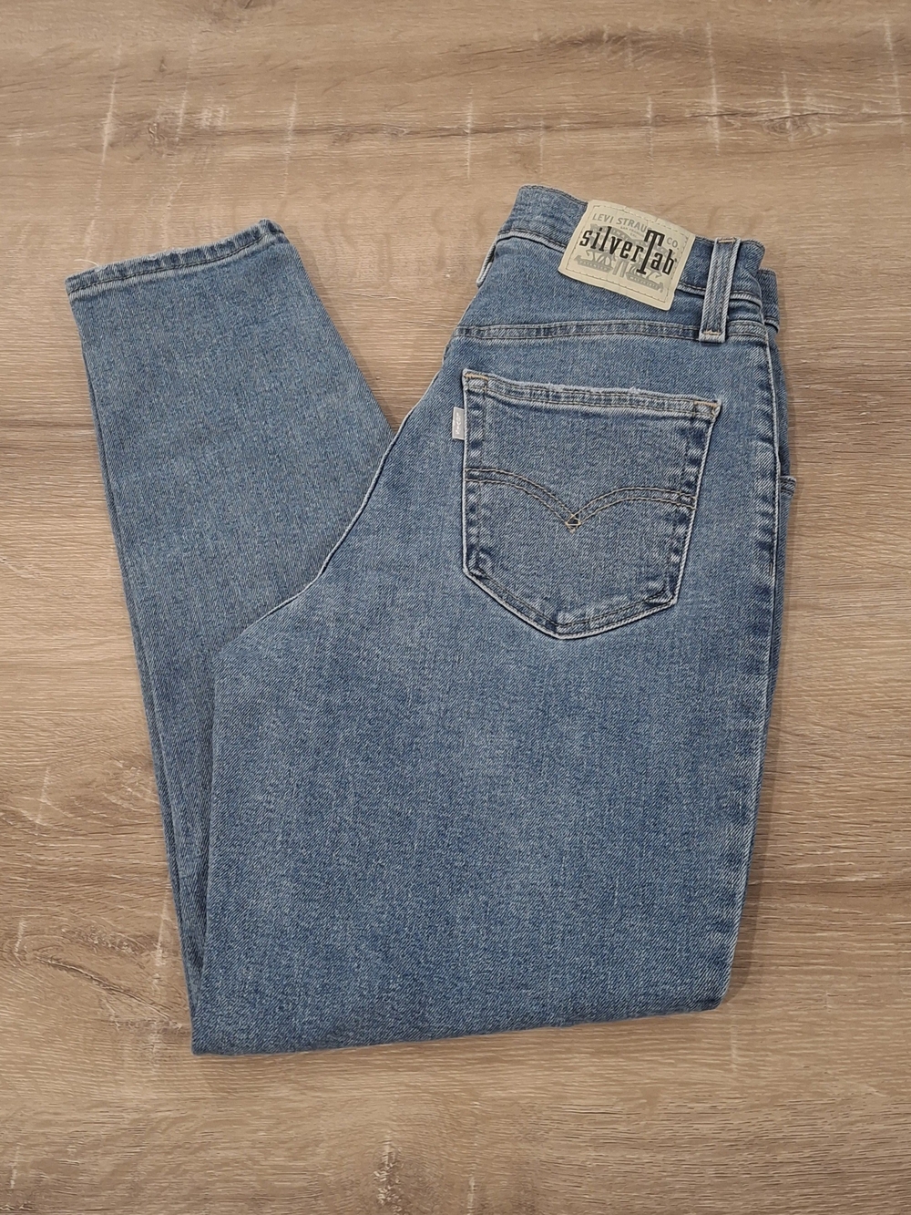 Levi's SilverTab High Rise Distressed Mom Jeans W26 L27